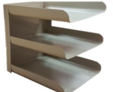 [5922] PAPELERA METALICA  DE 3 COMPARTIMIENTOS COLOR SURT